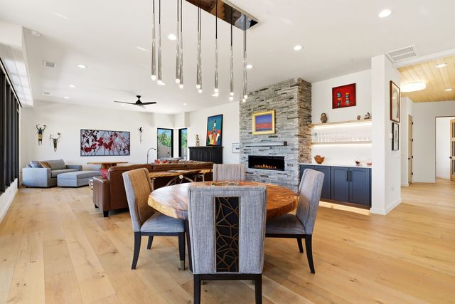 141 Paseo Aragon, Santa Fe, NM 87506