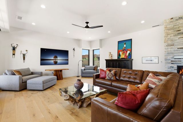 141 Paseo Aragon, Santa Fe, NM 87506