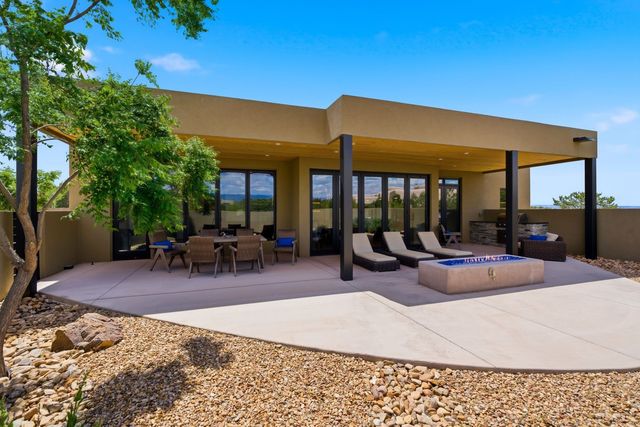 141 Paseo Aragon, Santa Fe, NM 87506