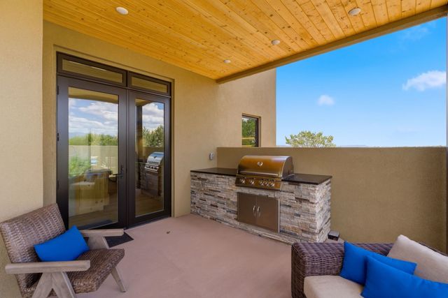 141 Paseo Aragon, Santa Fe, NM 87506