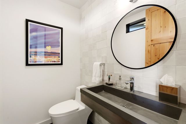 141 Paseo Aragon, Santa Fe, NM 87506