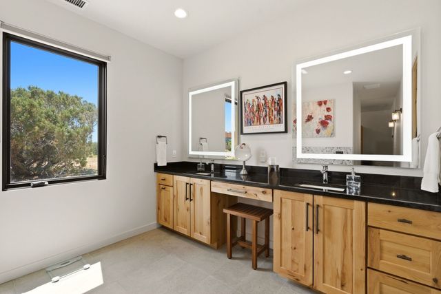 141 Paseo Aragon, Santa Fe, NM 87506