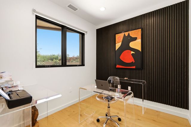 141 Paseo Aragon, Santa Fe, NM 87506