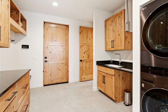 141 Paseo Aragon, Santa Fe, NM 87506