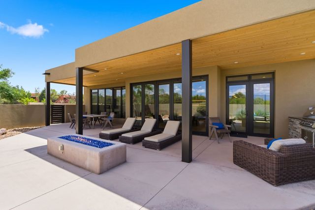 141 Paseo Aragon, Santa Fe, NM 87506