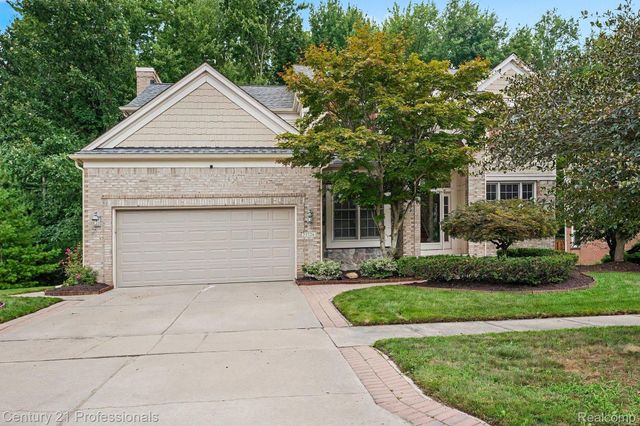 25726 Groveland, Novi, MI 48374