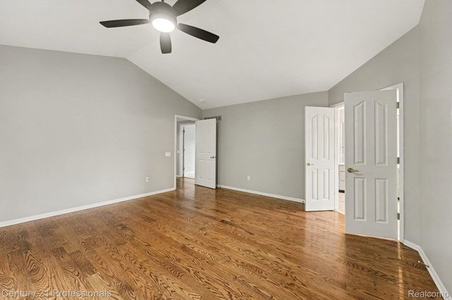 25726 Groveland, Novi, MI 48374