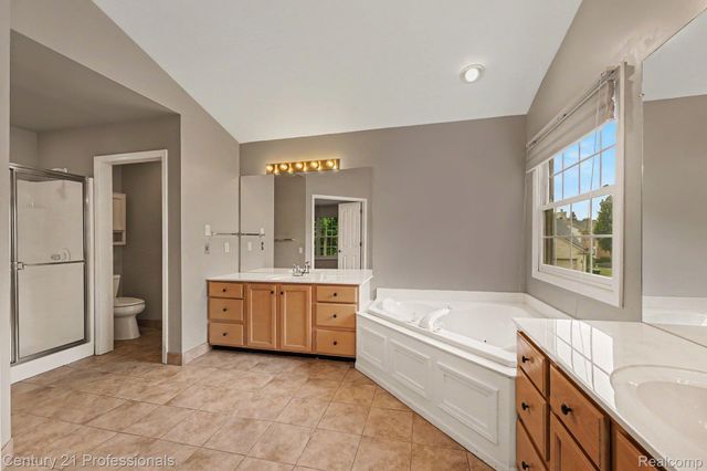 25726 Groveland, Novi, MI 48374