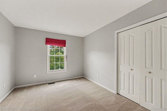 25726 Groveland, Novi, MI 48374