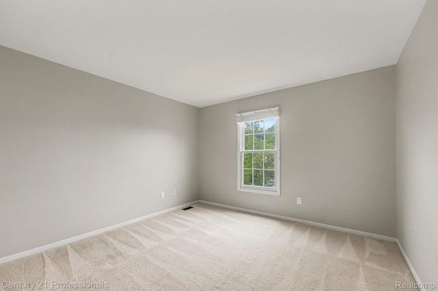 25726 Groveland, Novi, MI 48374