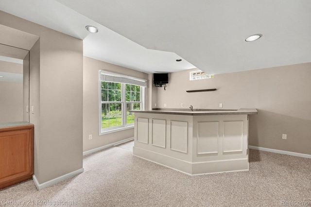 25726 Groveland, Novi, MI 48374