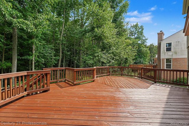 25726 Groveland, Novi, MI 48374