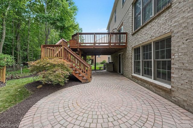 25726 Groveland, Novi, MI 48374