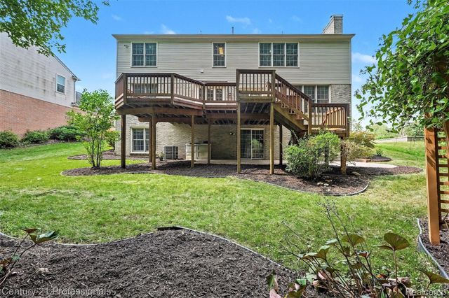25726 Groveland, Novi, MI 48374