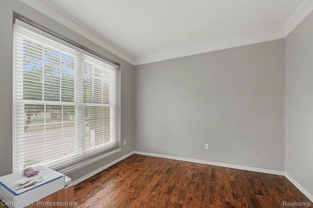 25726 Groveland, Novi, MI 48374