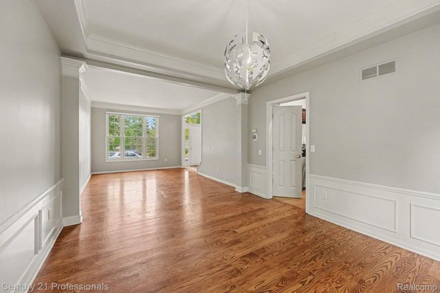 25726 Groveland, Novi, MI 48374