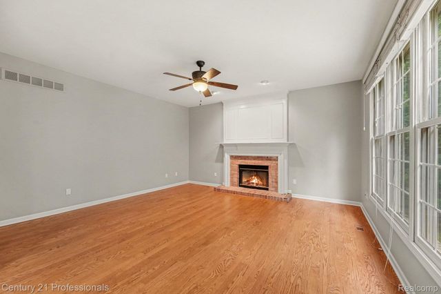 25726 Groveland, Novi, MI 48374