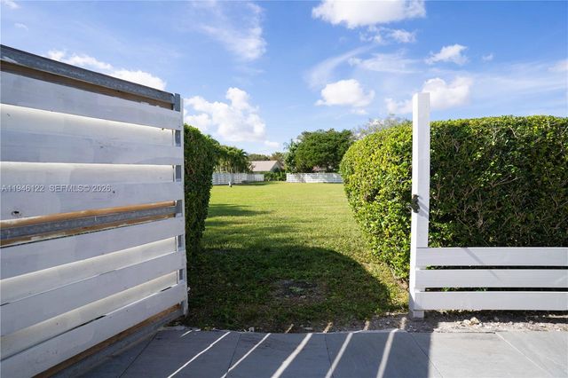 14954 SW 142nd Pl, Miami, FL 33186