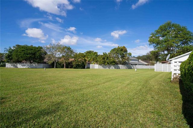 14954 SW 142nd Pl, Miami, FL 33186