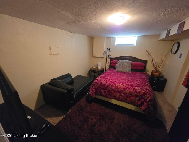 2419 Farnsley Rd, Louisville, KY 40216
