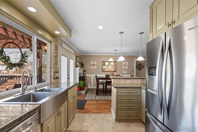 677 Rustic Valley Drive, Ballwin, MO 63021