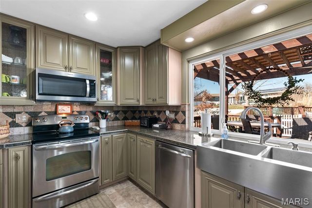 677 Rustic Valley Drive, Ballwin, MO 63021