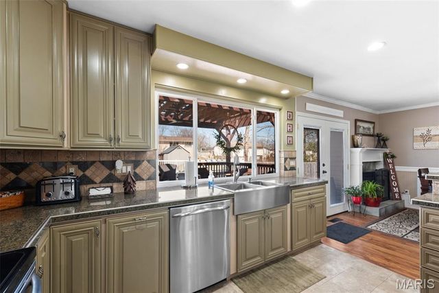 677 Rustic Valley Drive, Ballwin, MO 63021