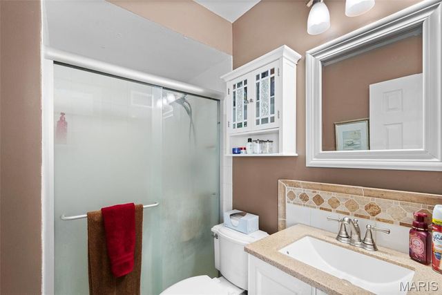 677 Rustic Valley Drive, Ballwin, MO 63021