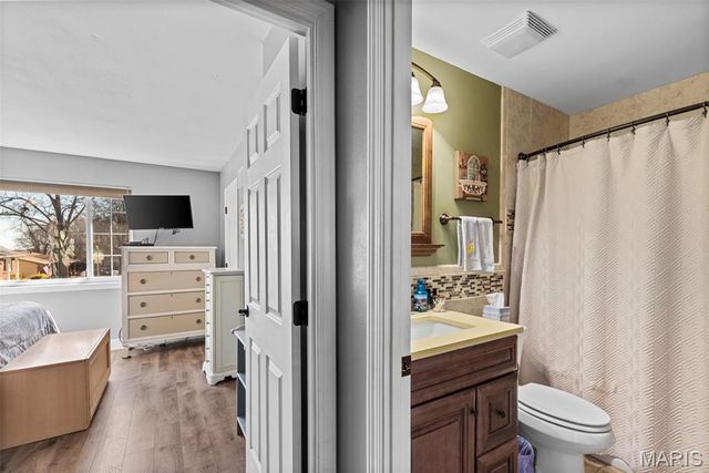 677 Rustic Valley Drive, Ballwin, MO 63021