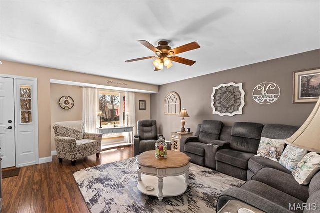 677 Rustic Valley Drive, Ballwin, MO 63021