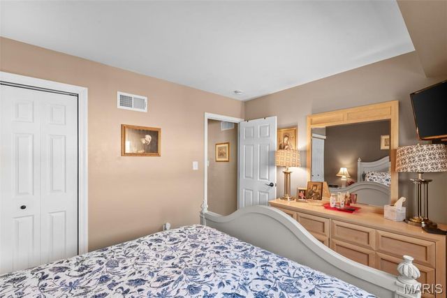 677 Rustic Valley Drive, Ballwin, MO 63021