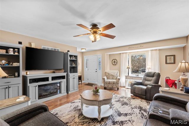 677 Rustic Valley Drive, Ballwin, MO 63021