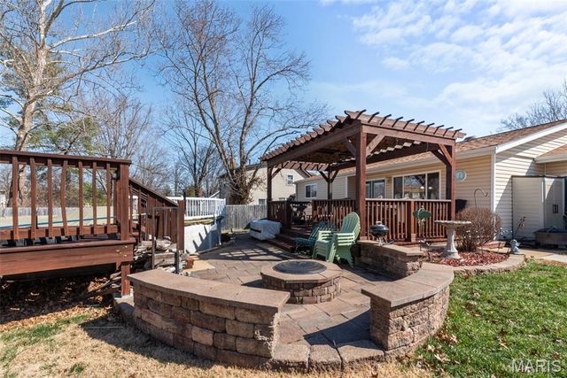 677 Rustic Valley Drive, Ballwin, MO 63021