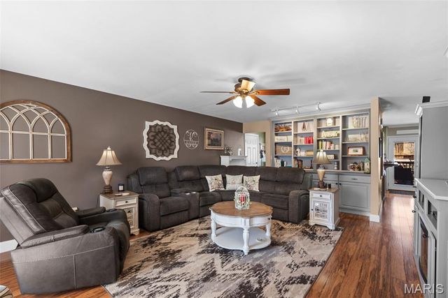 677 Rustic Valley Drive, Ballwin, MO 63021