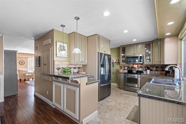 677 Rustic Valley Drive, Ballwin, MO 63021