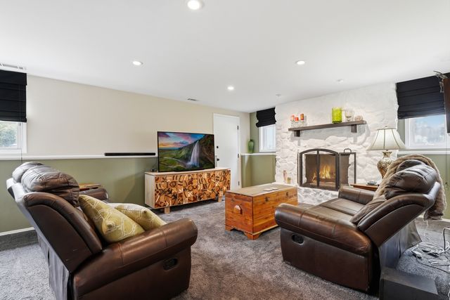 11S560 Whittington Lane, Naperville, IL 60564