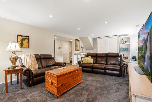 11S560 Whittington Lane, Naperville, IL 60564