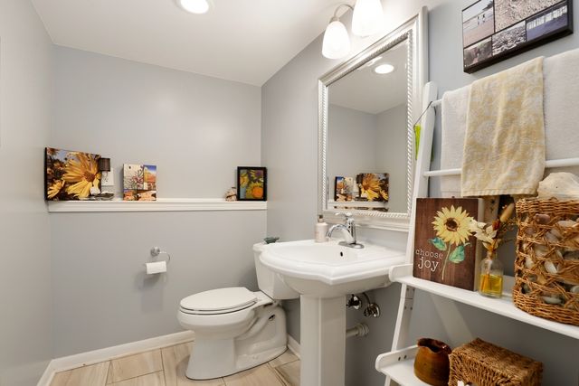 11S560 Whittington Lane, Naperville, IL 60564