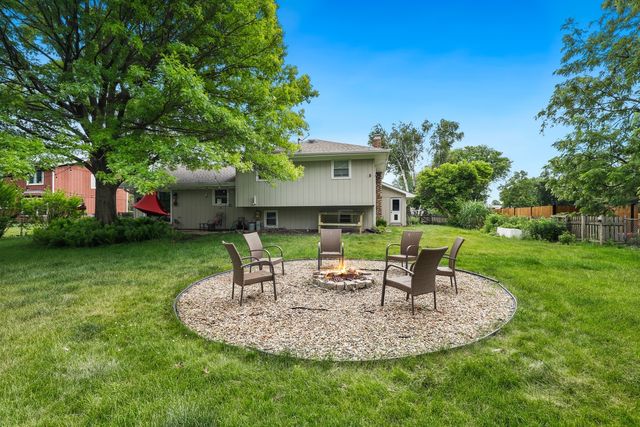 11S560 Whittington Lane, Naperville, IL 60564