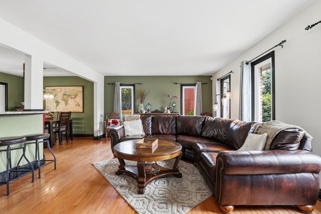 11S560 Whittington Lane, Naperville, IL 60564