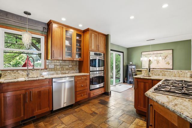 11S560 Whittington Lane, Naperville, IL 60564