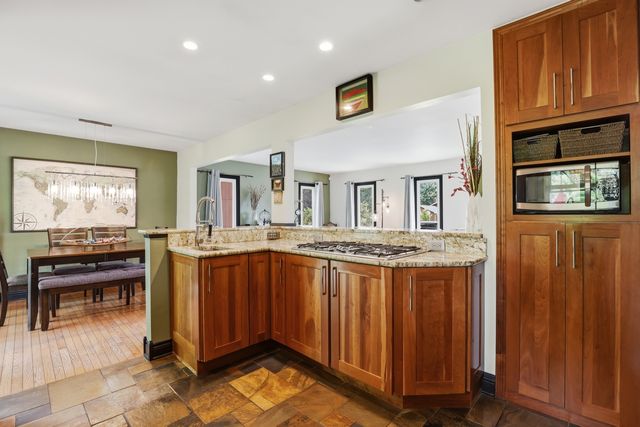 11S560 Whittington Lane, Naperville, IL 60564