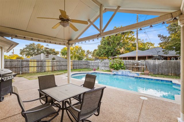 5501 Wood View Street, North Richland Hills, TX 76180