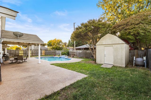 5501 Wood View Street, North Richland Hills, TX 76180