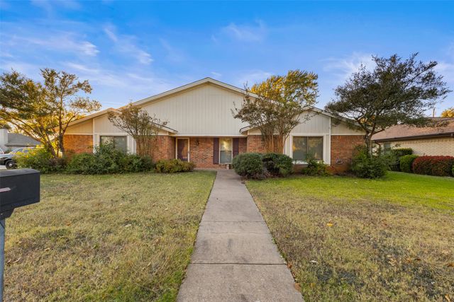 5501 Wood View Street, North Richland Hills, TX 76180