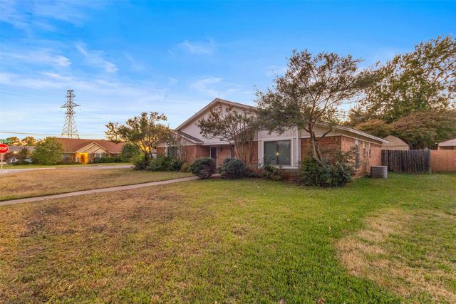 5501 Wood View Street, North Richland Hills, TX 76180