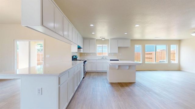 5555 Landon Ln, Riverbank, CA 95367