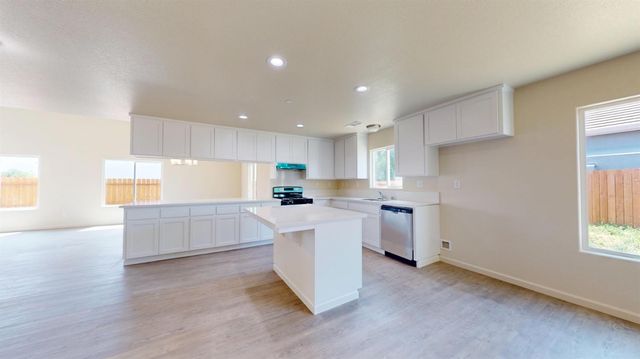 5555 Landon Ln, Riverbank, CA 95367