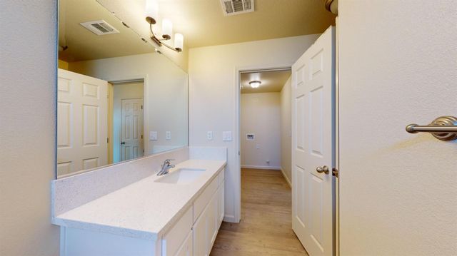 5555 Landon Ln, Riverbank, CA 95367