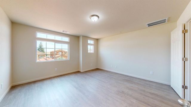 5555 Landon Ln, Riverbank, CA 95367